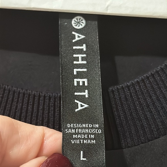 Athleta sleeveless large black tank - Picture 3 of 9